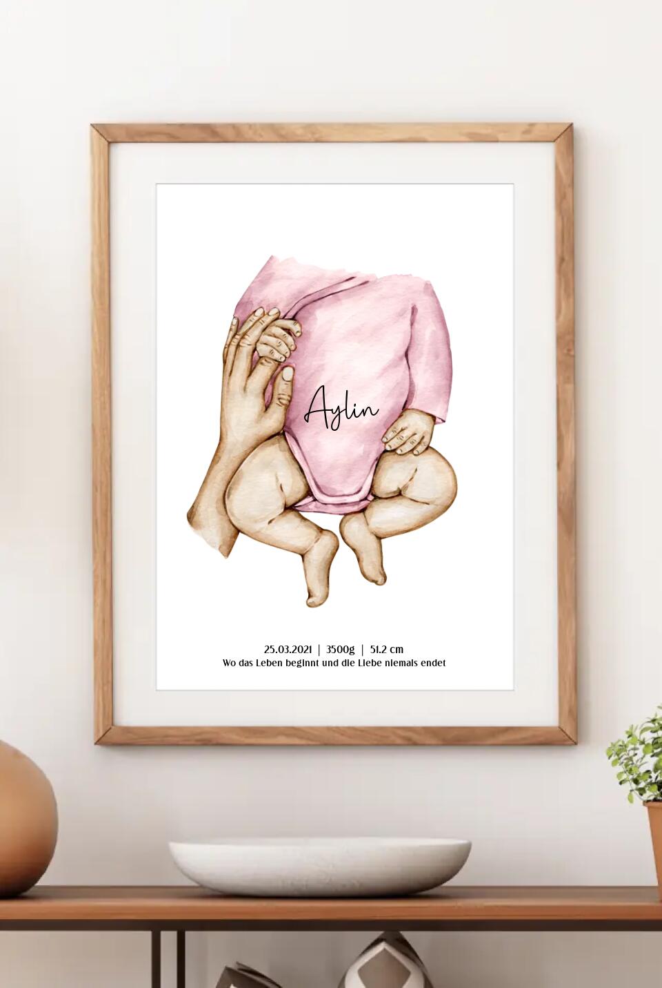 Neugeburt Baby mit Hand Mutter