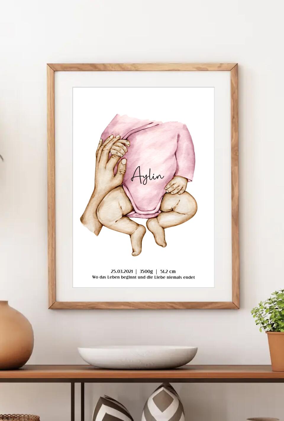 Neugeburt Baby mit Hand Mutter